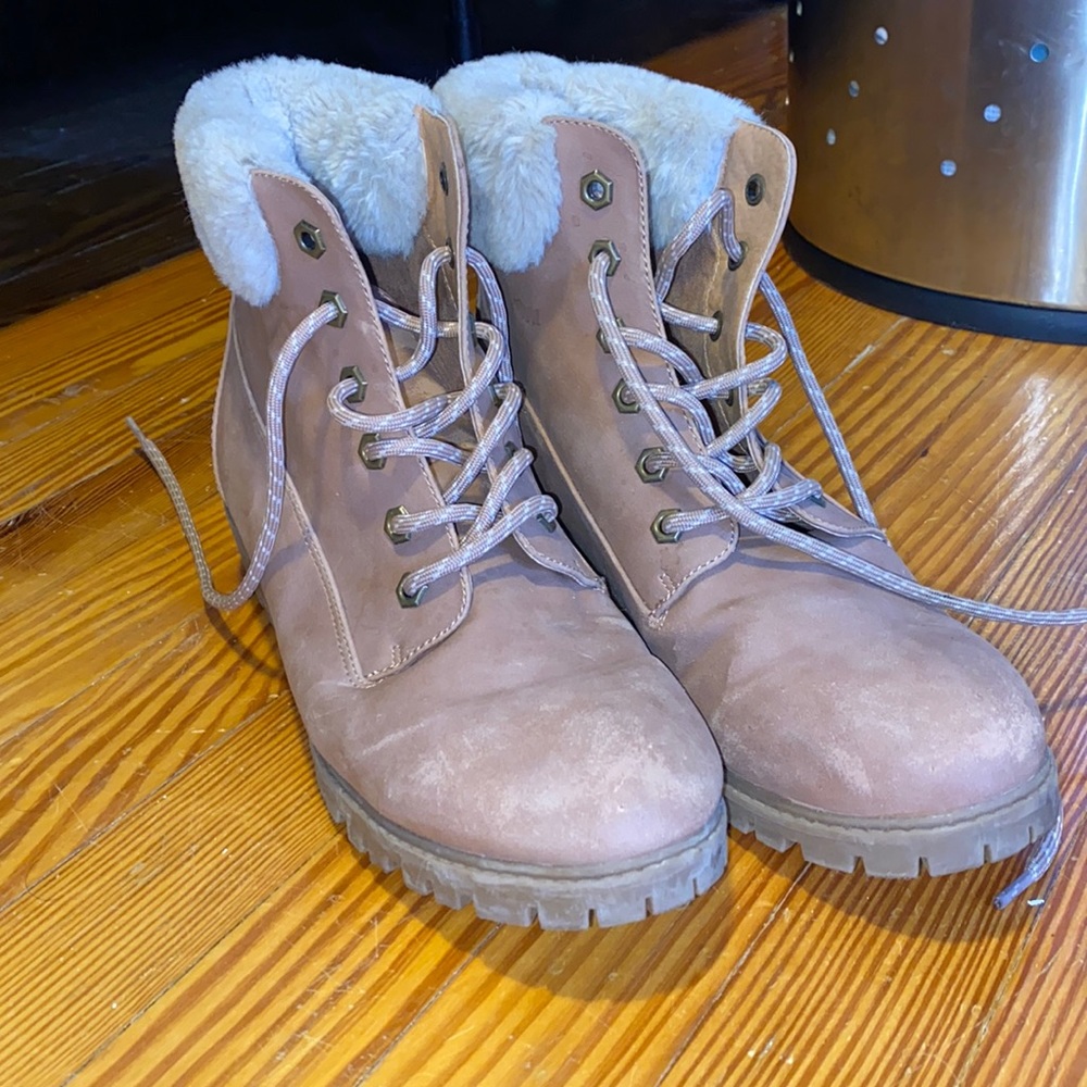 CREAM SNOW BOOTS